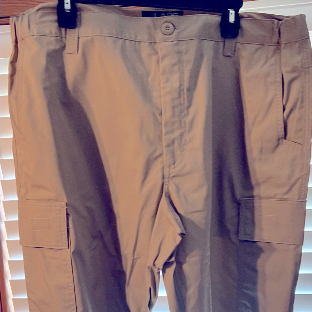 Men's Versatile Tan Cargo shorts